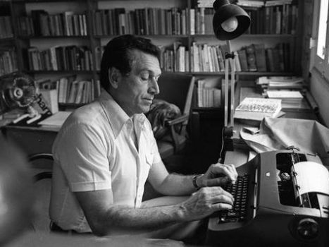 Fernando Sabino em seu escritório, 1977