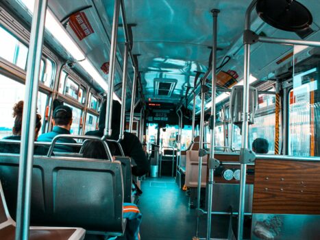 Visão de dentro de um ônibus