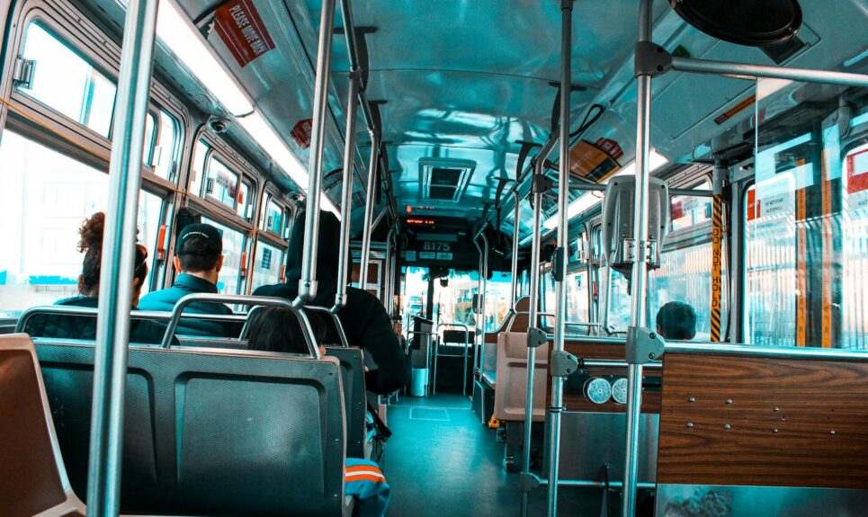 Visão de dentro de um ônibus